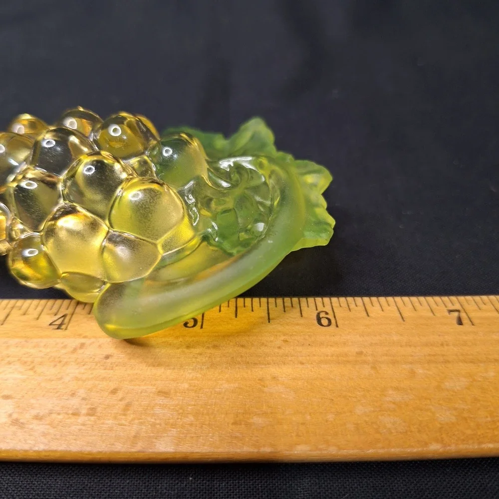 Vintage MIKASA Glass Yellow Green Grape‎ Cluster Wine Bottle Stopper Decorative